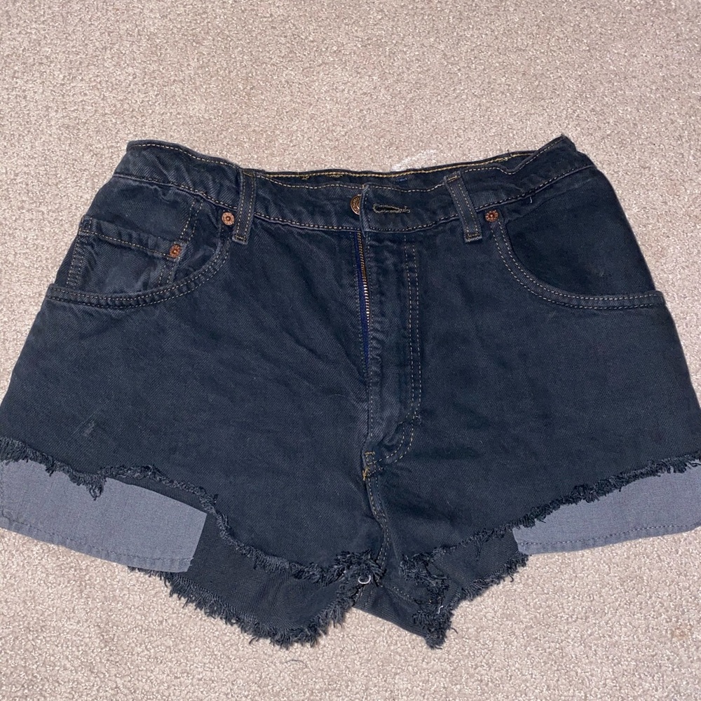 Black denim Levi shorts!